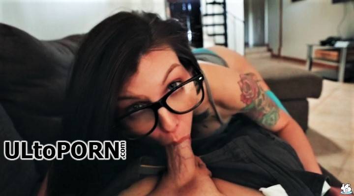 TrueAmateurs.com: Alt Girl With Glasses And High Socks Fucks Boyfriend On The Couch [128 MB / SD / 400p] (Amateur)