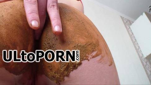 PooAlina.com: Poo Alina - Dirty Alina Pooping in Panties - Period Menstruation [622 MB / HD / 720p] (Scat)
