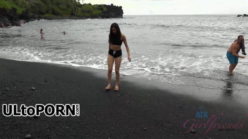 ATKGirlfriends.com: Emily Willis - Virtual Vacation Hawaii 8-11 [3.02 GB / FullHD / 1080p] (Masturbation)
