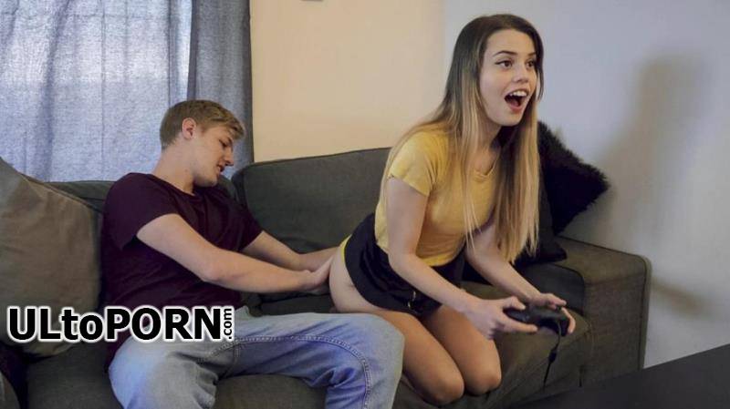TrueAmateurs.com: Jamie Young - Cute Gamer Girl Gets Creampied By Her Boyfriend [297 MB / HD / 720p] (Amateur)