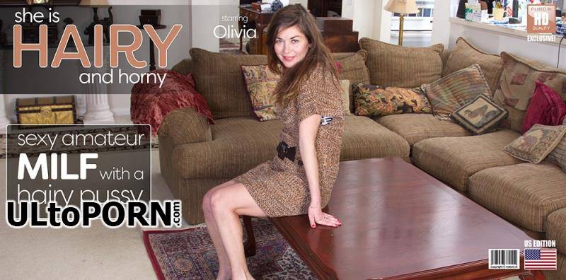 Mature.nl: Olivia Johnson (41) - Flashing mature lady with a hairy pussy [430 MB / SD / 400p] (Mature)