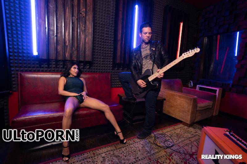 RKPrime.com, RealityKings.com: Ember Snow - Rockstar [447 MB / SD / 480p] (Anal)