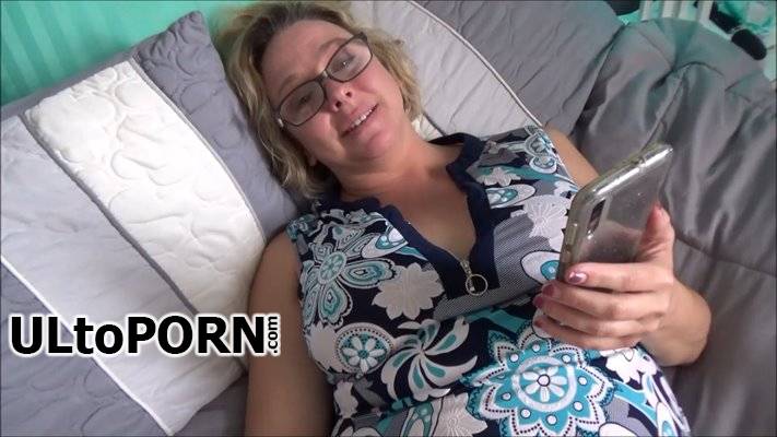 Mom Comes First, Clips4Sale.com: Brianna Beach - Working Step-Mom Distracted by Step-Son [860 MB / FullHD / 1080p] (Incest)