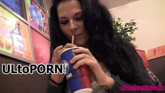 Pornhub.com, Party-Jule: Tinder Date at KFC Burger Store ends in wild blowjob, fuck and cumshot inside [447 MB / FullHD / 1080p] (Teen)