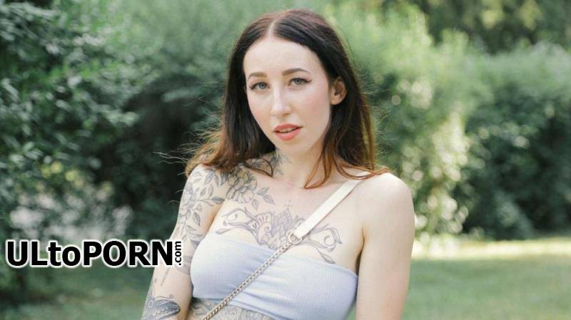 PublicAgent.com, FakeHub.com: Esluna - A Blowjob for a Free Tattoo [426 MB / HD / 720p] (Facial)