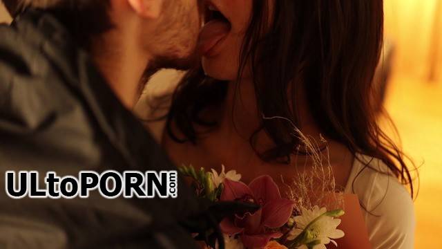 Pornhub.com, MaryBarrie: Cum Kiss For Cuckold Husband [140 MB / FullHD / 1080p] (Mature)