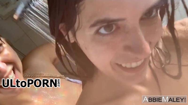 AbbieMaley.com: Riley Reid, Abbie Maley - Bathtime Is A Lot More Fun [152 MB / SD / 480p] (Lesbian)