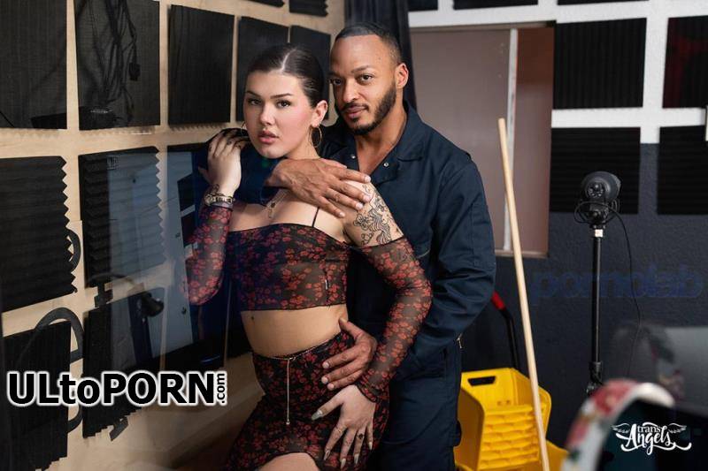 TransAngels.com: Daisy Taylor, Dillon Diaz - Blowing Her While She Blows [686 MB / FullHD / 1080p] (Shemale)