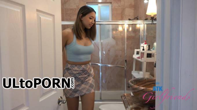 ATKGirlfriends.com: Kimora Quin - Skirt [2.55 GB / UltraHD 4K / 2160p] (Pissing)