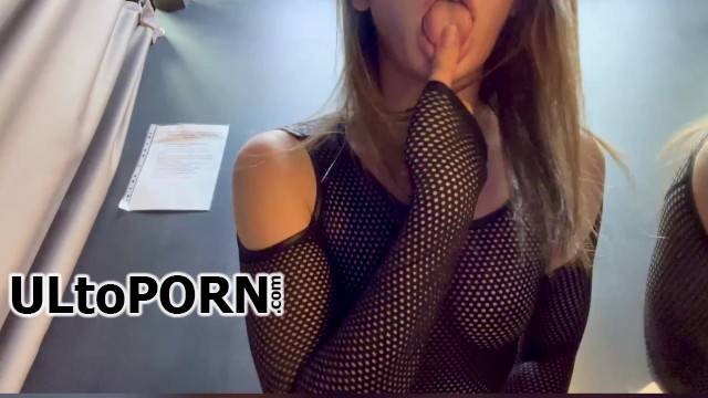 Pornhub.com, Ellie Leen: Risky Masturbation In Fitting Room [151 MB / FullHD / 1080p] (Teen)