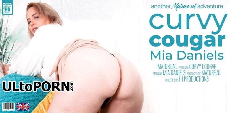 Mature.nl: Mia Daniels (EU) (37) - Curvy cougar Mia Daniels loves playing alone [949 MB / FullHD / 1080p] (Mature)