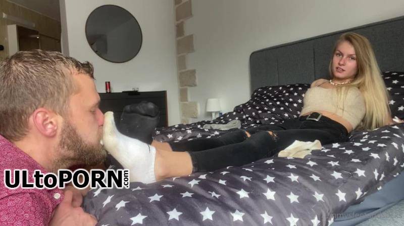 Emmys Feet And Socks: Dirty Socks Humiliation And Handjob [425.96 MB / FullHD / 1080p] (Humiliation)