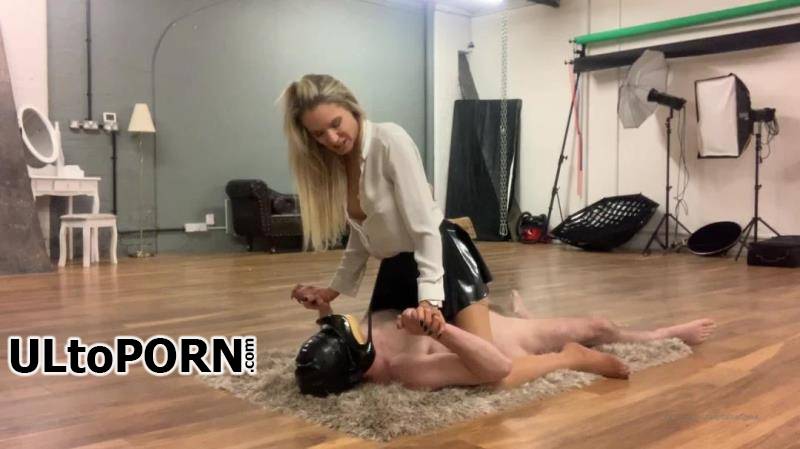 Lady Dark Angel Uk: Part One - Session Clip Wrestling And Shoes Sniffing [235.76 MB / FullHD / 1080p] (Femdom)