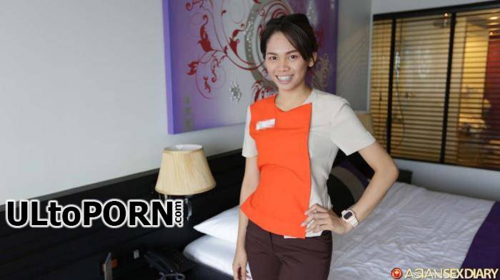 Catrin - Thai Hotel maid gives good MILF treatment (HD/720p/226 MB)