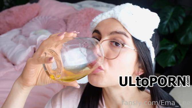 Fansly.com: Ema Lee - Waking Up To a Glass of Hot Yellow Piss [102 MB / FullHD / 1080p] (Pissing)