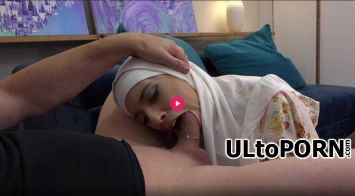 Safira Yakkuza - Hot Wife In Hijab Has A Sexy Surprise For Her Husband (UltraHD 2K/1280p/416 MB)