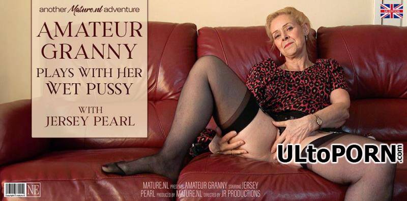 Mature.nl: Jersey Pearl (EU) (66) - Amateur granny Jersey Pearl plays with her wet pussy on the couch [494 MB / FullHD / 1080p] (Mature)