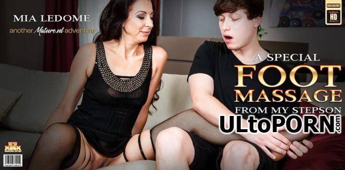 Mia Ledome (47)  - Stepmom Mia Ledome is a MILF that gets a special hardcore footmassage from her stepson (FullHD/1080p/1.29 GB)