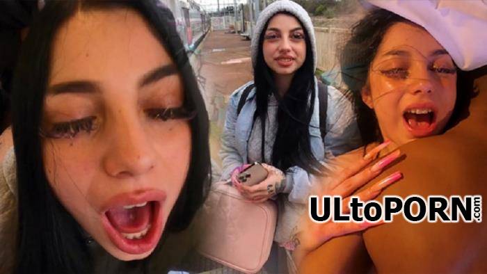 Roma Amor - Cute Chilean Friend Bubble Butt Pounded In A Public Train (FullHD/1080p/1.95 GB)