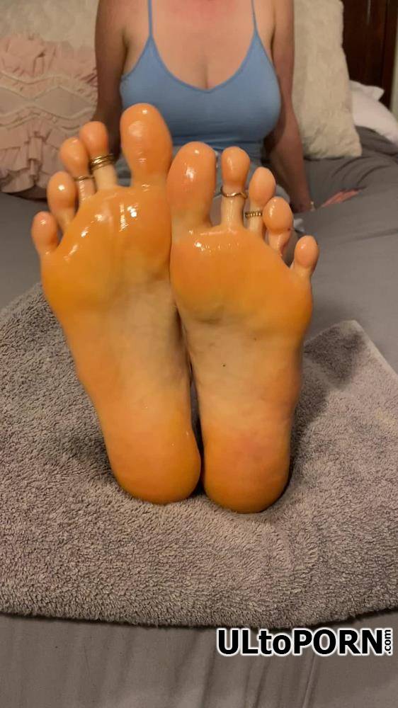 GingersToesies - Soles Being Covered in Oil [187.64 MB / FullHD / 1080p] (Femdom)