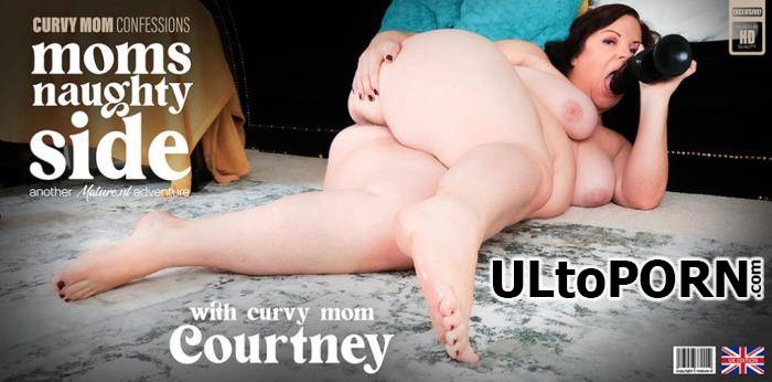 Courtney (36) - Curvy British Mom Courtney With Her Big Ass Knows How To Please Her Shaved Pussy When She's Alone (FullHD/1080p/1.10 GB)