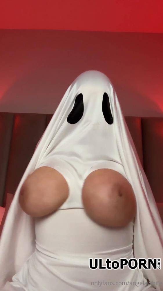 Angela White - Halloween Solo [524.21 MB / UltraHD / 1920p] (Milf)