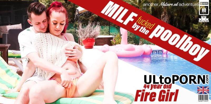 Mature.nl: Fire Girl (44), Sam Bourne (29) - The Poolboy get's seduced by MILF Fire Girl to fuck her right next to the pool under the sun [1.69 GB / FullHD / 1080p] (Mature)