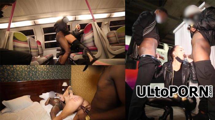 Daphne Klyde - Ukrainian tourist fucked on the train by 2 strangers - Threesome (FullHD/1080p/899 MB)